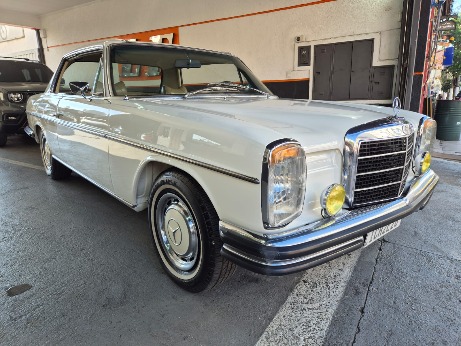 Mercedes Benz 250 C - Miniatura 2
