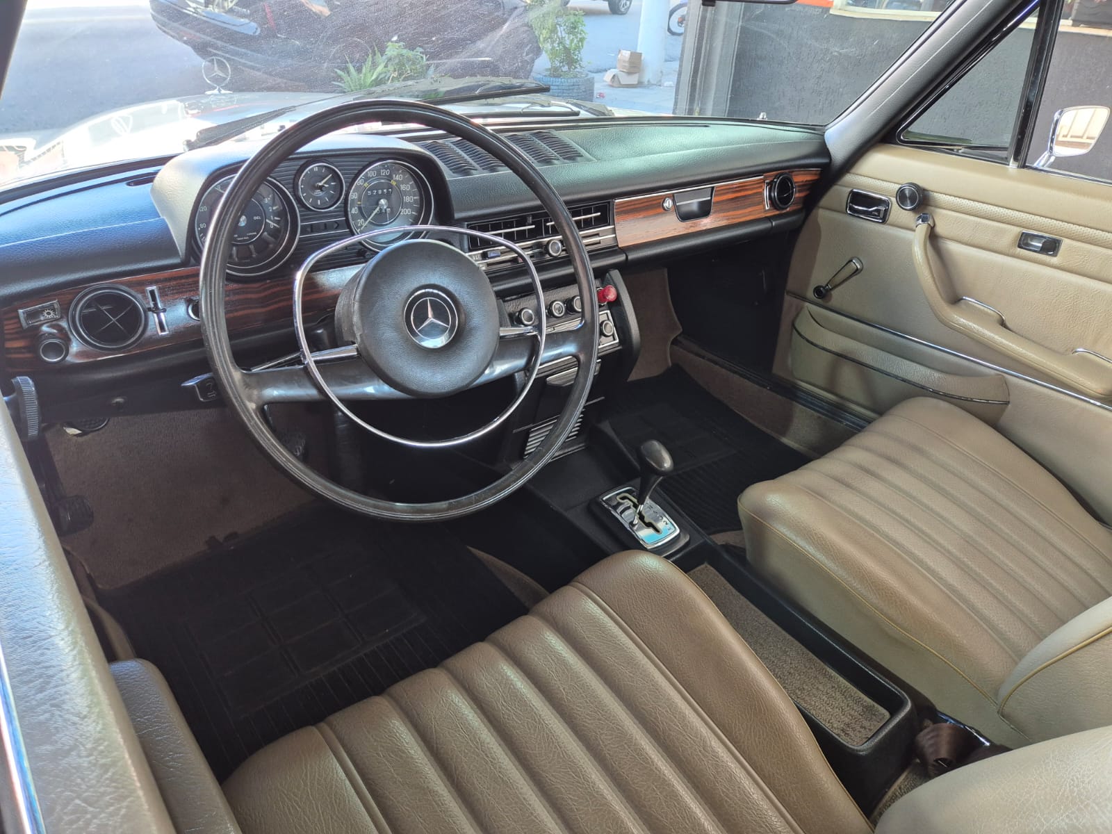 Mercedes Benz 250 C - Miniatura 4